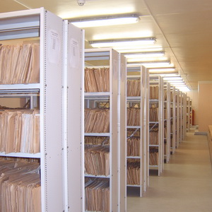 Архивохранилище, оборудованное стационарными стеллажами