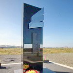 Памятная стела норильчанам, погибшим в авиакатастрофе 10 июля 2002 года