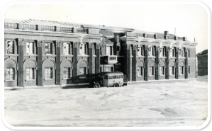 Здание родильного дома на Мончегорской. 1947