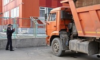 В Норильске прошел очередной рейд по выявлению припаркованного грузового транспорта в жилой зоне