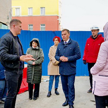Глава города проверил работы на 50 лет Октября, 1 и Комсомольской, 4 и пообщался с жильцами