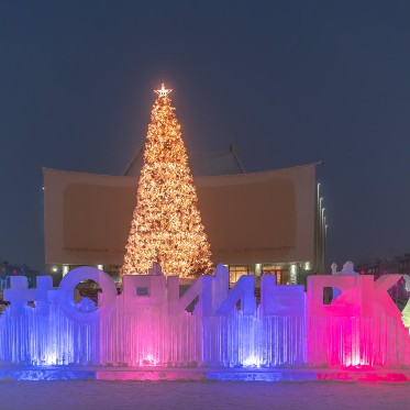 Во всех районах Норильска торжественно открылись снежные городки