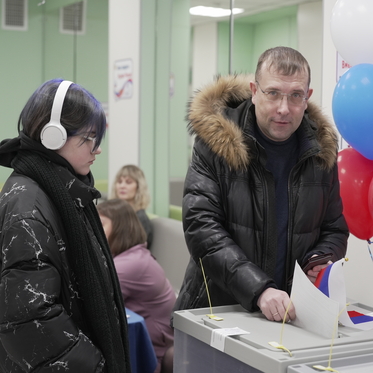 Председатель местного парламента в числе первых принял участие в выборах Президента РФ