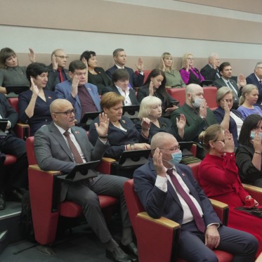 Бюджет и нормативные акты скорректированы, Молодежный парламент пополнен 