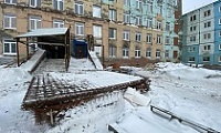 Глава города Норильска осмотрел ход ремонтных работ на объекте социальной инфраструктуры