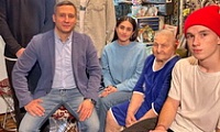 Команда инициативной молодёжи поздравила со 100-летием труженицу тыла Нину Васильевну Цвиль